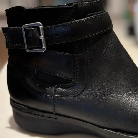 Clarks Leather Winter Ankle Boots Side Zipper Women’s Size 6 - Picture 3 of 7